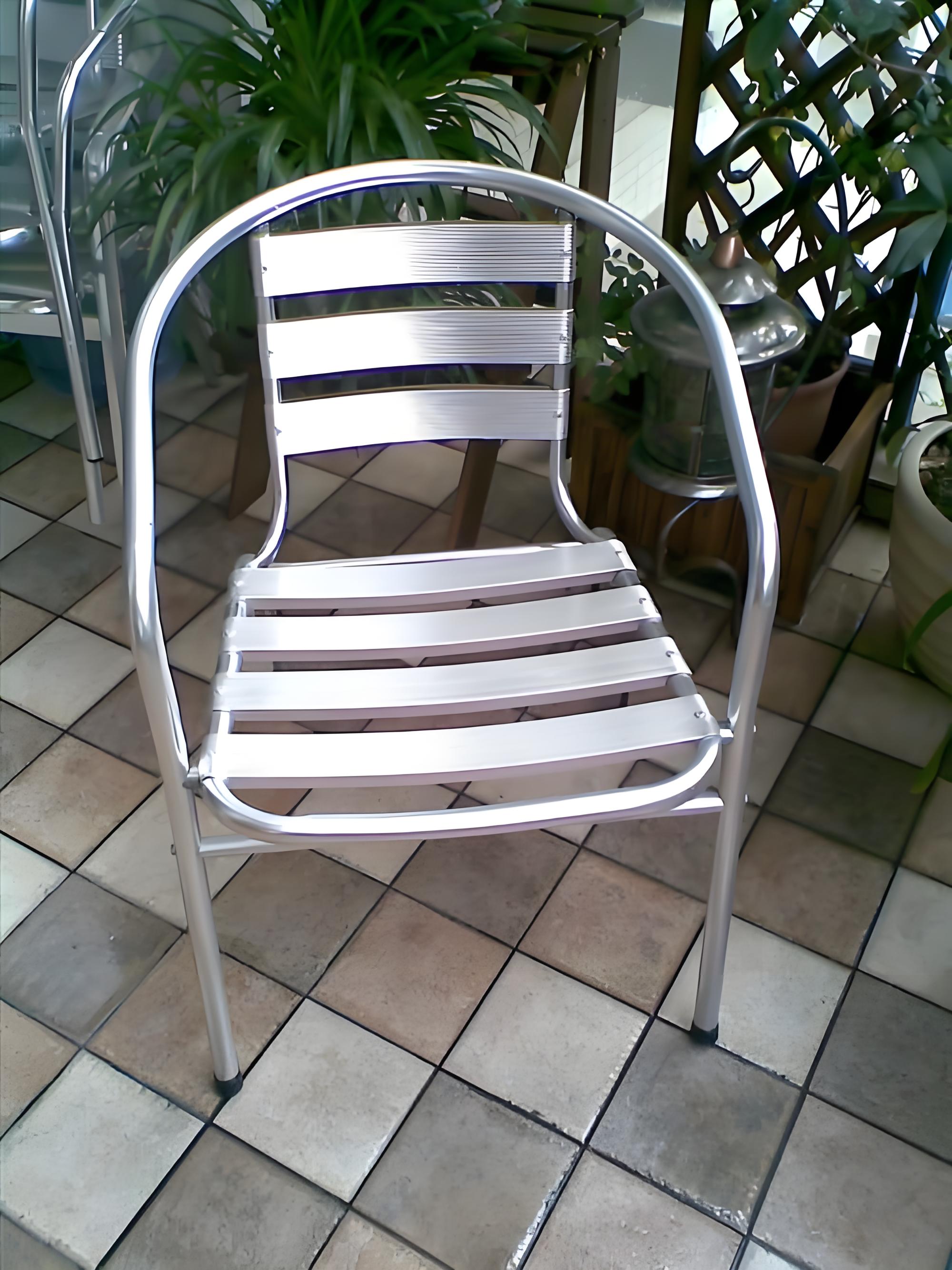 Påføring av aluminiumsmaterialer i stoler